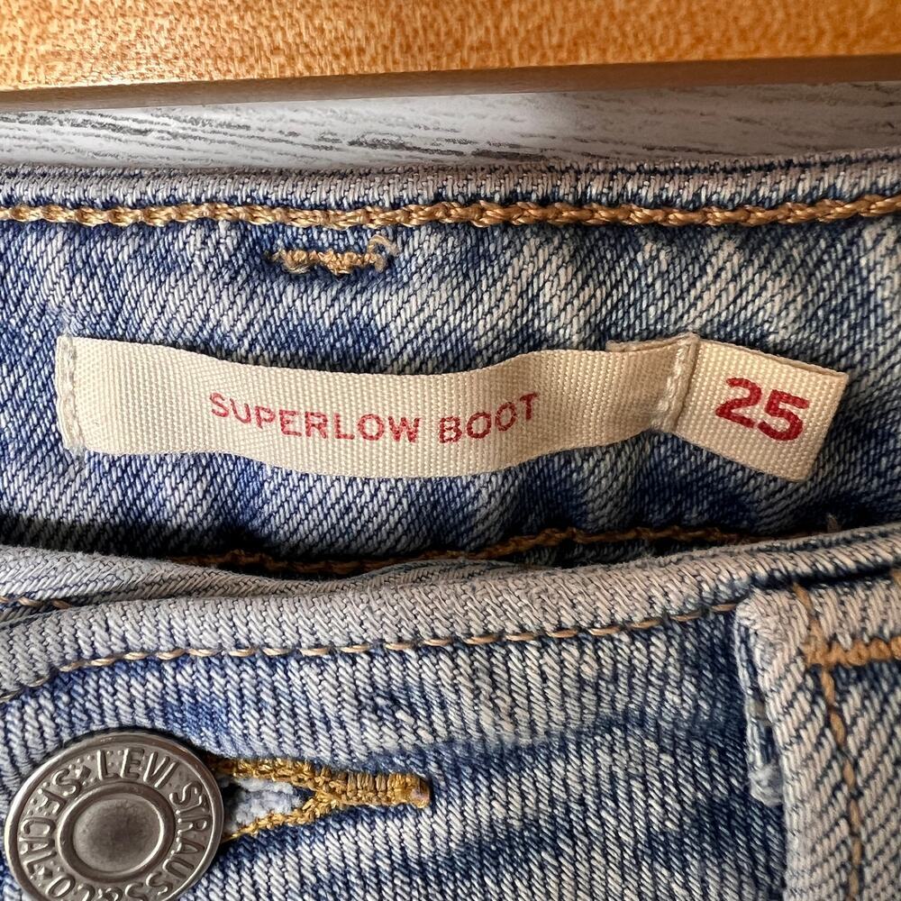 Levis Jeans Womens Size 25 Superlow Boot Light Wash Distressed - Picture 3 of 16